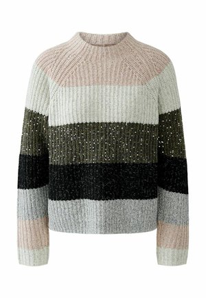 Pull en tricot avec une texture côtelée, arborant des rayures horizontales en rose, blanc, vert olive, noir et gris, avec de subtils accents de paillettes.