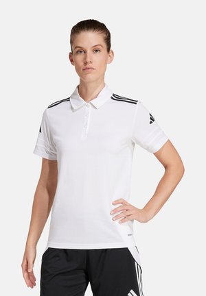 Polo shirt bianco con colletto, caratterizzato da tre righe nere su ciascun spalla e una patta con bottoni. Realizzato in un tessuto liscio e traspirante.