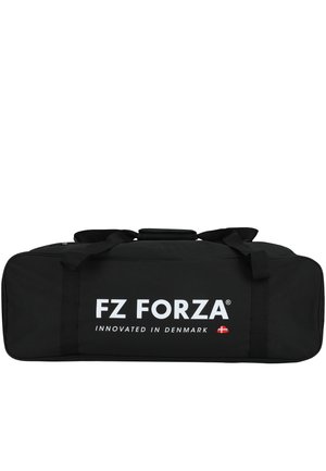 Sort rektangulær sportstaske med håndtag, der viser hvid tekst "FZ FORZA Innovated in Denmark" og et lille dansk flag.