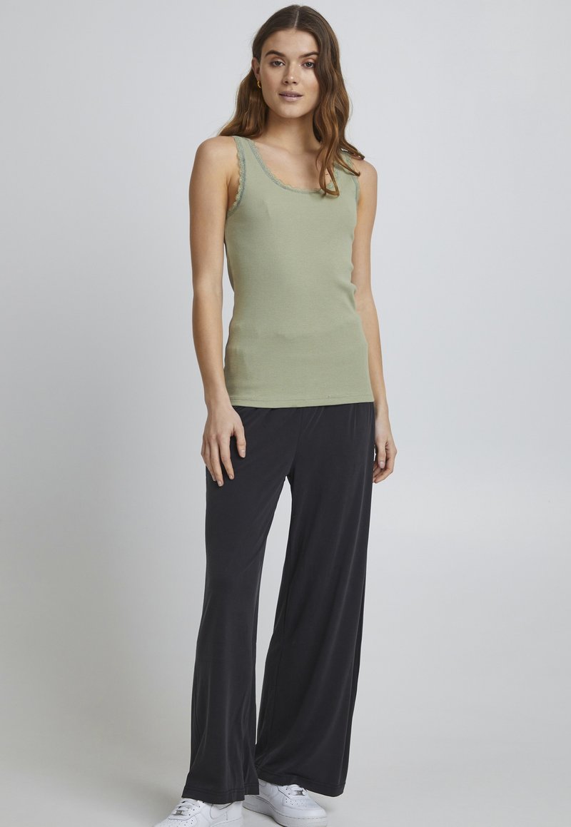 Damen T-Shirts | b.young BYPOSEY Top seagrass/hellgrün - DC83992 Damen T-Shirts | b.young BYPOSEY Top seagrass/hellgrün - DC83992