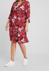 Vero Moda Curve Vapaa-ajan mekko - brown