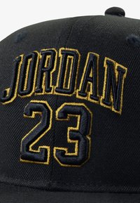 Jordan JAN FLATBRIM UNISEX - Sapka - black/gold