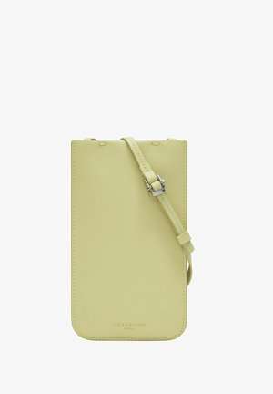 Helle gelbe Leder-Crossbody-Handytasche mit glatter Textur, ausgestattet mit einem verstellbaren Tragegurt und silbernen Hardware-Akzenten.