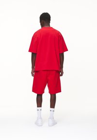Pegador LOGO BOXY TEE - Basic póló - washed red/white gum