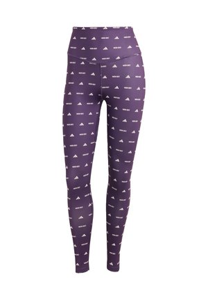 Paarse leggings gemaakt van rekbare stof, met een herhaald wit logo-patroon, hoge tailleband en een aansluitend ontwerp.