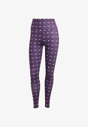 Leggings viola realizzati in tessuto elasticizzato, con un motivo a logo bianco ripetuto, vita alta e design aderente.