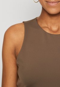 Guess SL MORA CUT OUT BACK - Bluse - general brown