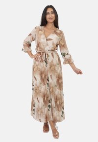 Florale maxijurk van doorschijnende stof met beige en bruine bloemen, een V-halslijn, een ceintuur in de taille en gerafelde mouwen met een vloeiende silhouet.