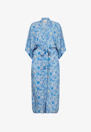 Modrá kvetinová kimono župan s opaskom, krátkymi rukávmi a voľným strihom. Tkanina má jemný vzor kvetov a listov.