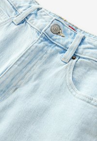 MOM FIT - Laisvo kirpimo džinsai - bleach denim