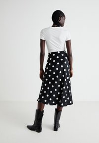 YAS YASPELLA MIDI SKIRT - Jupe trapèze - black/white