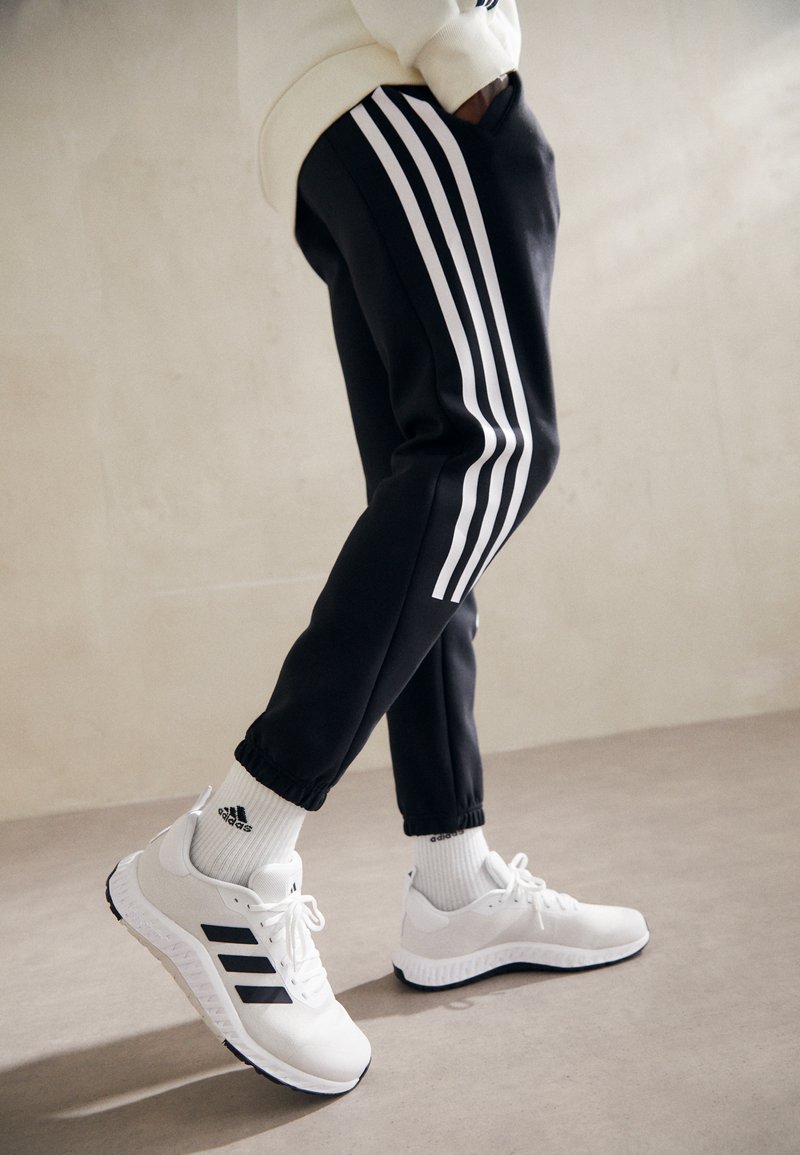 adidas Performance - EVERYSET VERSATILE - Training shoe - cloud white/core black/grey one, Enlarge