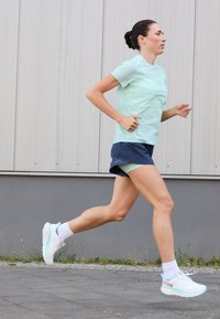 HOKA SKYGLIDE - Kratke hlače 2 v 1 - outer space