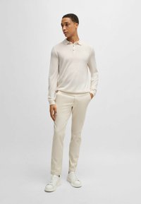 BOSS Svetrík - open white eleven