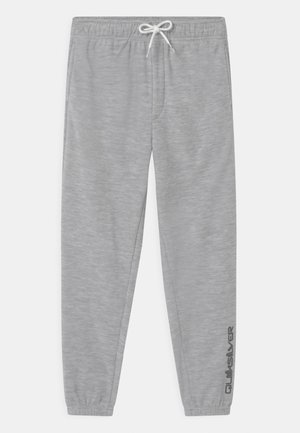 Grijze joggingsbroek van zachte stof, voorzien van een elastische tailleband met trekkoord, taps toelopende pijpen en een logo gedrukt op het linkeronderbeen.