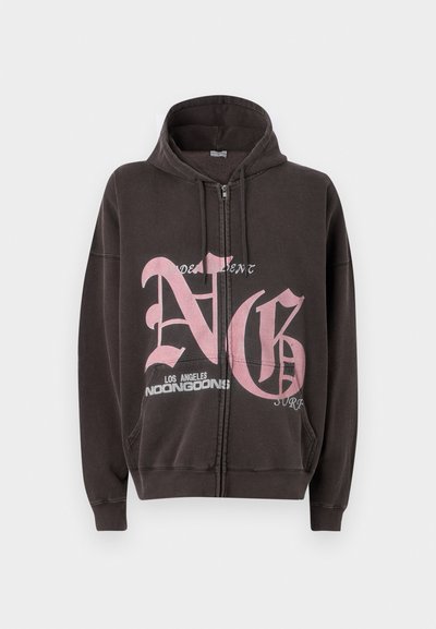Hoodie zippé gris foncé en coton. Présente un grand design graphique rose à l'avant, comprenant du texte et une coupe décontractée.