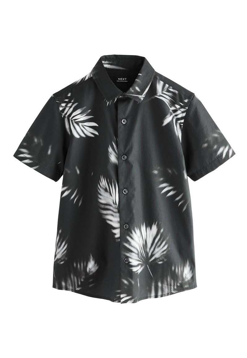 Kortärmad skjorta med knappar, gjord av svart tyg med vitt lövmönster, utrustad med klassisk krage och sex knappar framtill.