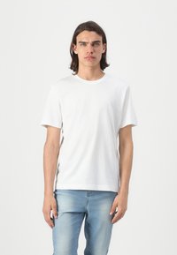 TOM TAILOR BASIC CREW NECK - Camiseta básica - white