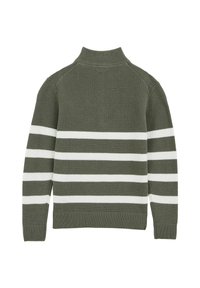 Olivgrön stickad tröja med hög krage, prydd med horisontella vita ränder. Ribbad ärm- och nederkant. Texturerat mönster över hela tröjan.