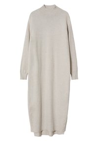 Longue robe-pull en maille beige avec col montant côtelé, manches longues et poignets côtelés, tombant sous le genou.