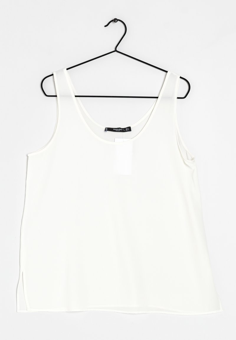 Hvid ærmeløs tanktop lavet af glat stof, med en rund halsudskæring og sideslids for ekstra ventilation. Hænger på en sort krog.