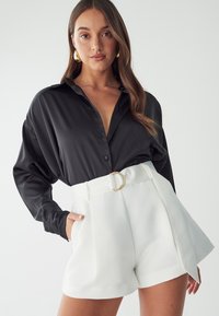 BWLDR NEVA SHORTS - Šorti - white