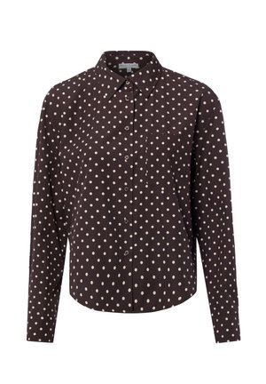 Braunes langärmliges Hemd mit weißen Polka-Dots, spitzem Kragen und einer einzelnen Brusttasche auf der linken Seite.