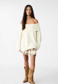 Stradivarius EXPOSED SHOULDER - Jumper - white