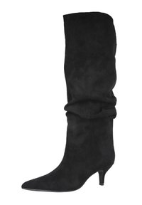 Botas altas de ante negro hasta la rodilla con un diseño holgado, punta afilada y tacón delgado. Textura lisa sin herrajes ni patrones visibles.