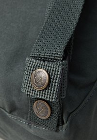 Fjällräven KÅNKEN MINI UNISEX - Mochila - forest green