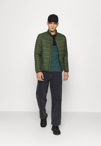 Jack & Jones PREMIUM JJLUKE LIGHT JACKET - Casaco de verão - forest night