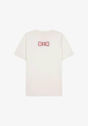 T-shirt blanc à manches courtes avec un petit nœud rose imprimé centré près du haut du dos.