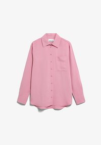 Selected, washed berry