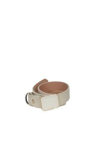 Cintura in finta pelle color crema con una fascia larga, accessori in metallo dorato e una fibbia quadrata con una superficie liscia.