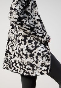 Taifun LONG - Strickjacke - offwhite gemustert