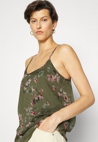 Vero Moda Tall VMWONDA SINGLET - Top - kalamata