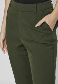 VILA VARONE HW SLIM - NOOS - Chino - kombu green