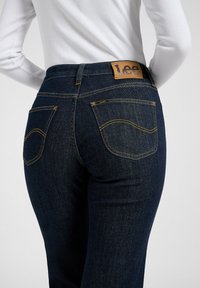 Lee CAROL - Vaqueros tapered - deepest space