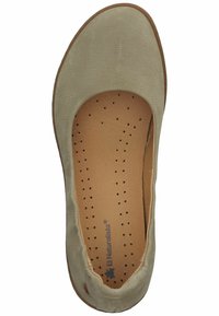 Jasnoszare płaskie buty wykonane z miękkiej skóry, z zaokrąglonym noskiem. Posiadają perforowaną wkładkę oraz jasnobrązową gumową podeszwę z minimalnymi szwami.