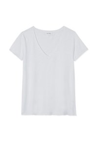 Bijela majica s V izrezom i kratkim rukavima, izrađena od laganog materijala, s glatkom teksturom i udobnim krojem. Nema uzoraka ili dekoracija.