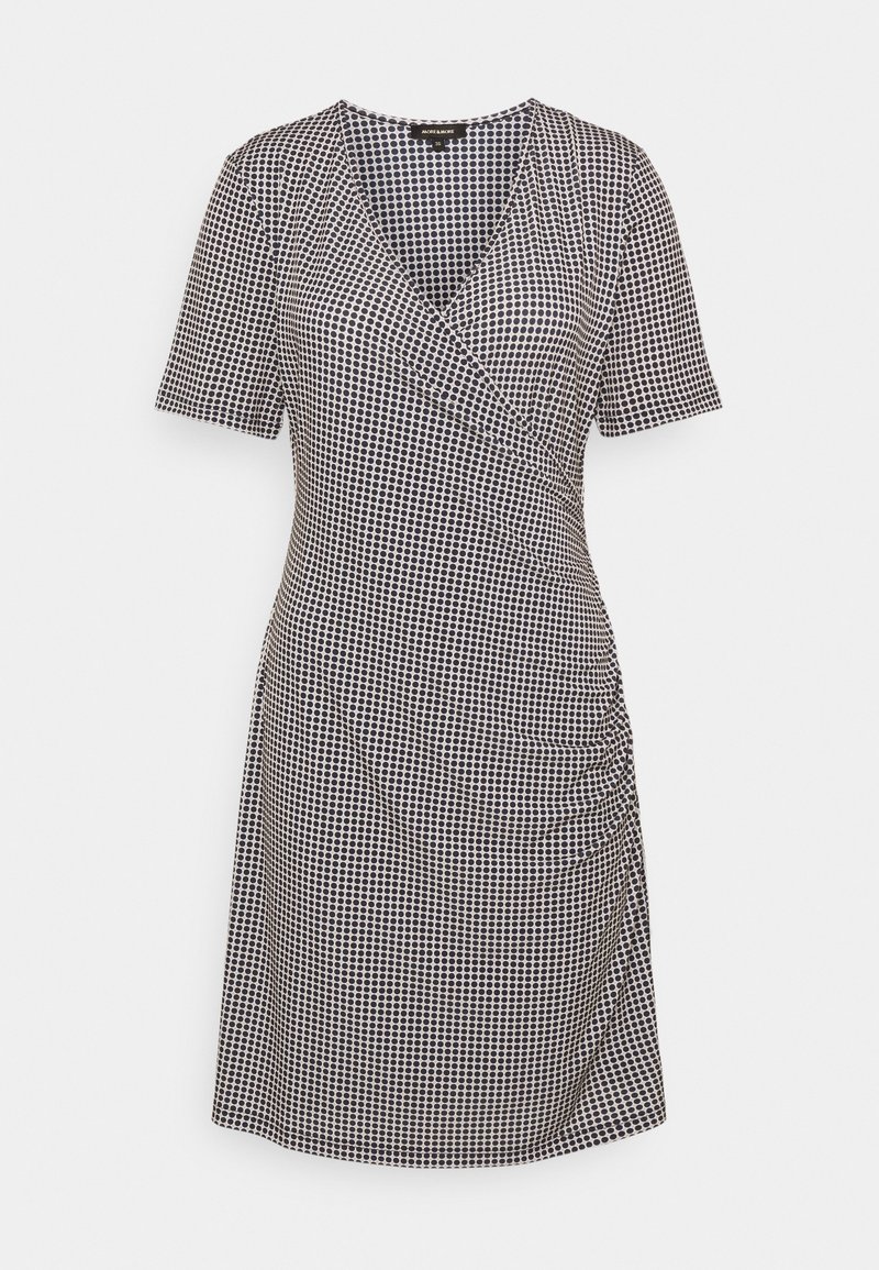 Robe portefeuille manches courtes noire et blanche avec petit motif à pois et détail froncé sur un côté.
