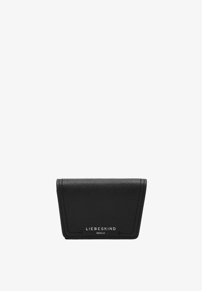 Czarny skórzany portfel o teksturowanym wykończeniu, z trójkątnym zapięciem. Logo "LIEBESKIND BERLIN" wytłoczone na srebrno z przodu.