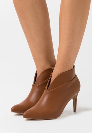Wallis, Boots à talons - red