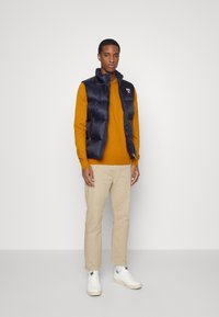 Tommy Hilfiger PIMA ORG CTN CASHMERE CREW NECK - Camisola - crest gold