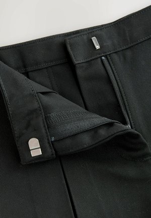 Next REGULAR FIT - Pantaloni scurți - black