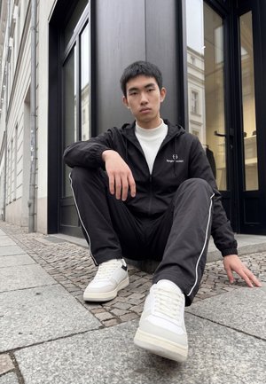 Sergio Tacchini, Spordijakk - black white