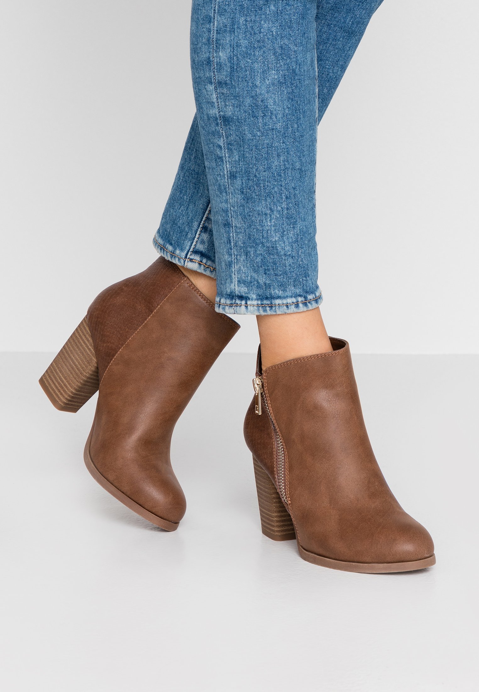 LARRA WIDE FIT Korte laarzen cognac LARRA WIDE FIT Korte laarzen cognac