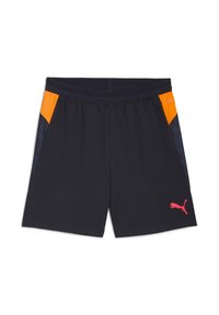 Pantalones cortos deportivos de color navy con paneles laterales en naranja y negro. Cuenta con una cinturilla elástica ancha y un logo de Puma en rosa en la parte inferior izquierda.