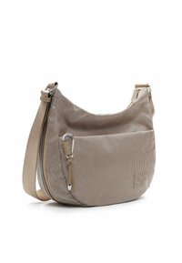 Beige Nylon-Schultertasche mit strukturiertem Stoff, ausgestattet mit einer Reißverschlusstasche und verstellbarem Riemen. Schlanke, abgerundete Form für bequemes Tragen.