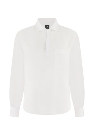 Polo à manches longues blanc avec col, patte de boutonnage cachée, poche poitrine et poignets boutonnés, présenté sur un fond uni.